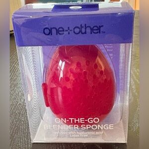 ☀️ 5/25 ☀️ Strawberry On-The-Go Blender Sponge and Case with Hyaluronic Acid
